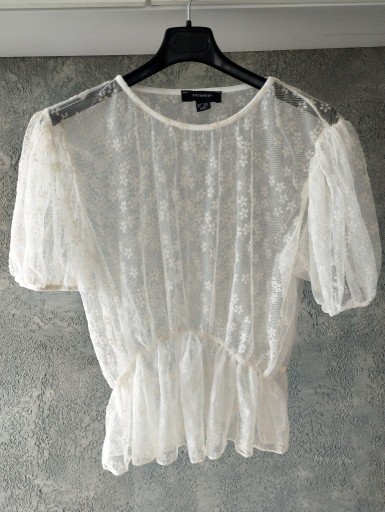 Zdjęcie oferty: Koronkowa biała bluzeczka z baskinka, S 