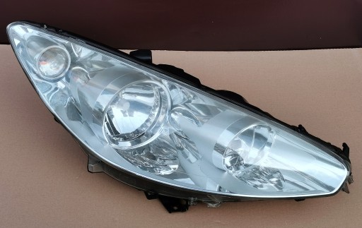 Zdjęcie oferty: Reflektor - lampa Peugeot 308 T7 lift 11-13 prawy