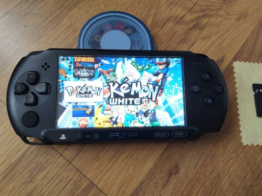 Zdjęcie oferty: Sony PSP STREET+64 GB+USB+ETUI+1000 gier PL menu