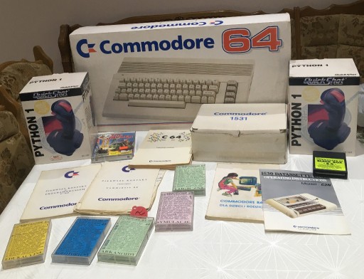 Zdjęcie oferty: SPRAWNY Commodore C64 + Datasette, akcesoria