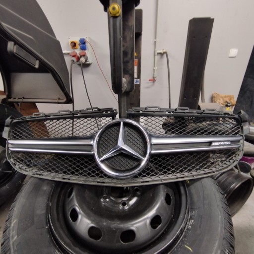 Zdjęcie oferty: Sprzedam grill Mercedes  c63 AMG oryginalny 