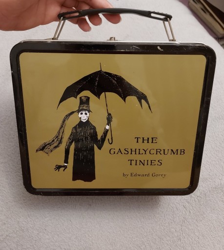 Zdjęcie oferty: Lunchbox Puszka The Gashlycrumb Tinies Gorey