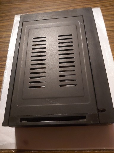 Zdjęcie oferty: Kieszeń retro do dysku HDD starego typu  Made IN TAIWAN