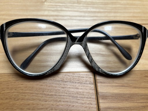 Zdjęcie oferty: Duże biało-czarne okulary, oprawki vintage,lata 60