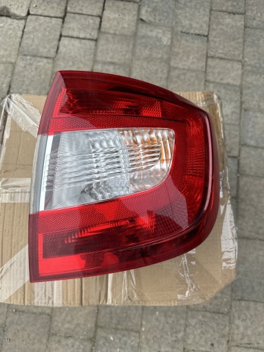 Zdjęcie oferty: LAMPA PRAWY TYŁ SKODA RAPID