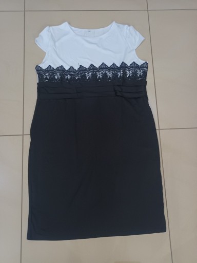 Zdjęcie oferty: Sukienka biało-czarna z koronką rozmiar XXL
