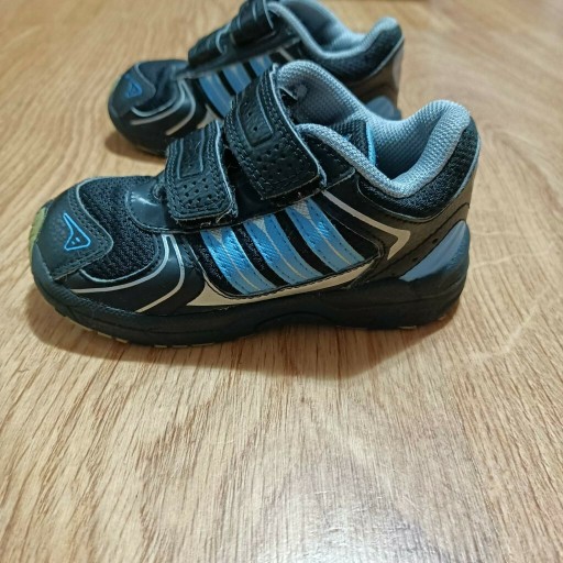 Zdjęcie oferty: Buty dziecięce adidas r.21