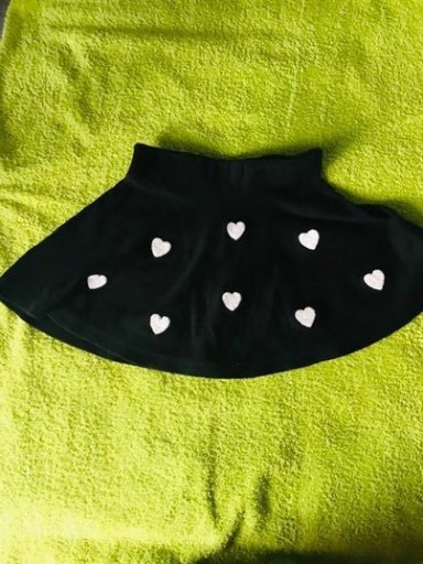 Zdjęcie oferty: Śliczne 2 spódniczki  H&M  roz  3-4 latka 