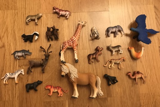 Zdjęcie oferty: 20 figurek zwierząt