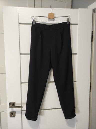 Zdjęcie oferty: Spodnie damskie cygaretki Bershka rozmiar L