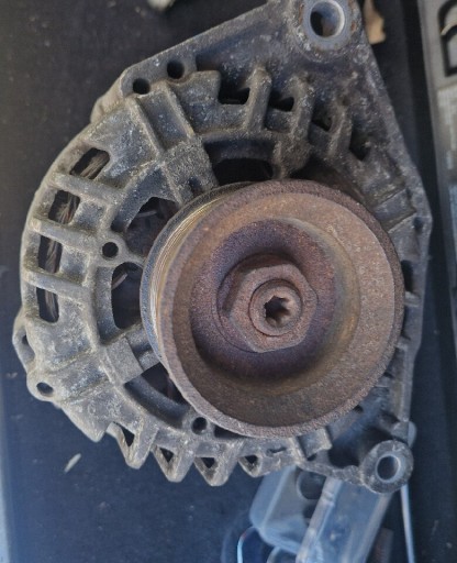 Zdjęcie oferty: Alternator 0 986 044 330 BOSCH