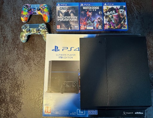 Zdjęcie oferty: PS4, 2 kontrolery i 3 gry