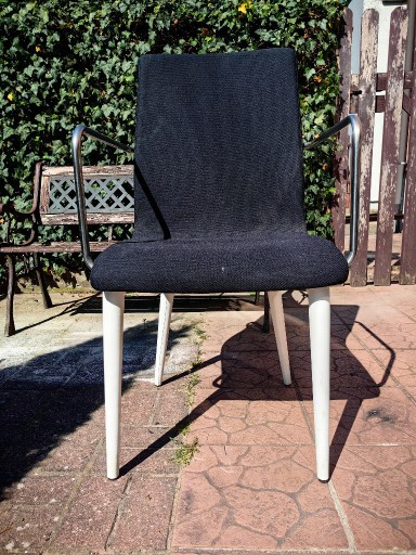 Zdjęcie oferty: Krzesło czarny materiał z podłokietnikami
