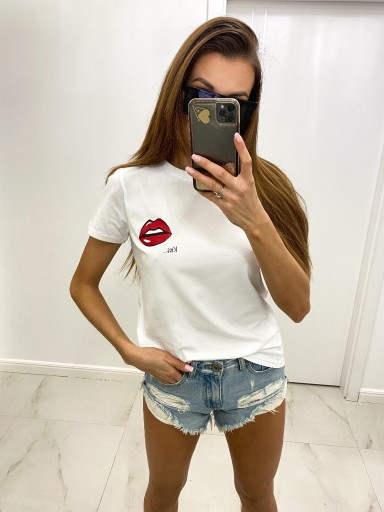 Zdjęcie oferty: T-shirt ,,Kiss..." rozmiar uniwersalny