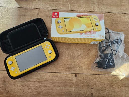 Zdjęcie oferty: Nintendo Switch Lite 32GB