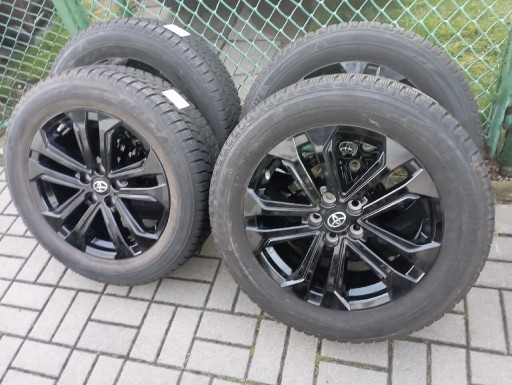 Zdjęcie oferty: Koła Toyota RAV4 felgi z oponami zimowe  jak nowe 6-7mm 225/60/18 