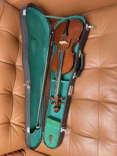 Zdjęcie oferty: stare skrzypce Fabryka Instrumentów Lutniczych Lubin Legnicki