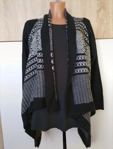 Zdjęcie oferty: Sweter z asymetrycznymi bokami - stan idealny.