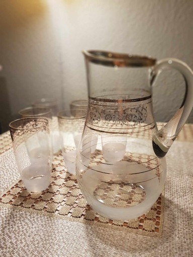 Zdjęcie oferty: Dzbanek + 6 szklanek , stare PRL-owskie szkło 