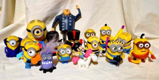 Zdjęcie oferty: Minionki z McDonald's Zestaw 16 sztuk Interaktywne 