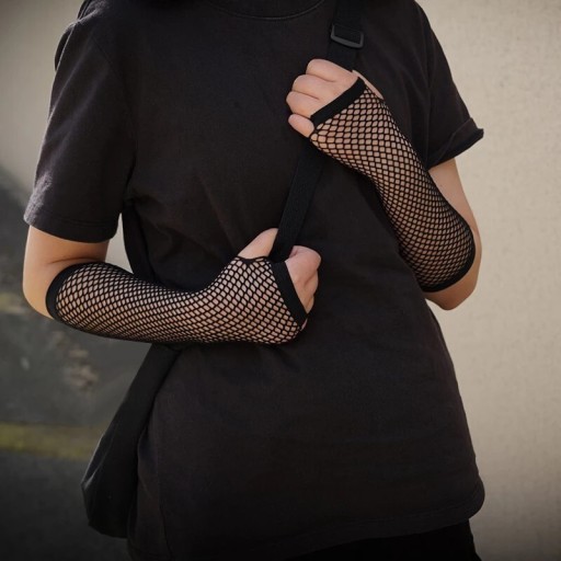 Zdjęcie oferty: Długie damskie czarne rękawiczki kabaretki 