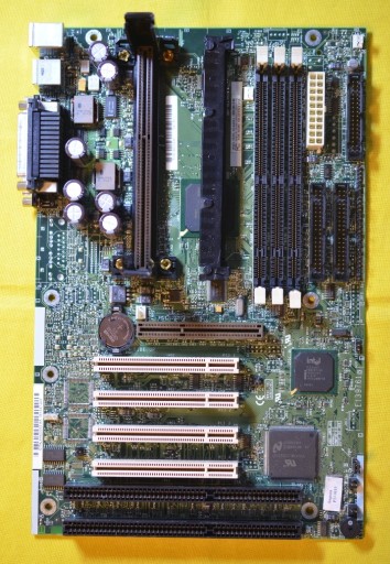 Zdjęcie oferty: INTEL AL440LX SLOT 1 INTEL