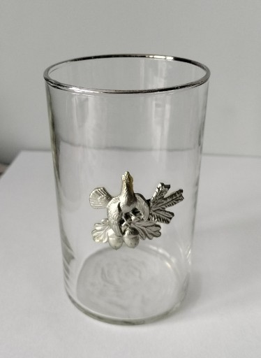 Zdjęcie oferty: Szklanka z metalową ozdobą- głuszec z żołędziami 