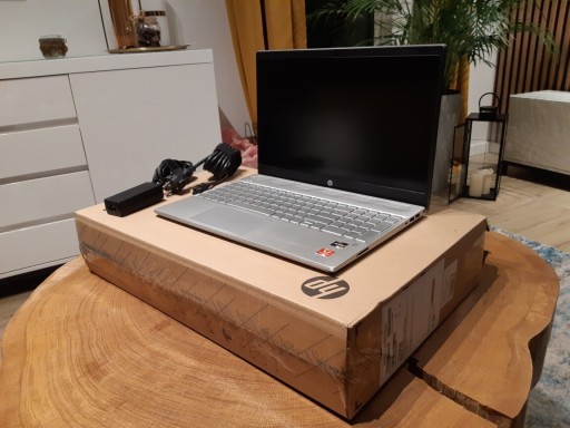 Zdjęcie oferty: Laptop HP Pavilion 15,6 AMD Ryzen5 8GB SSD256GB