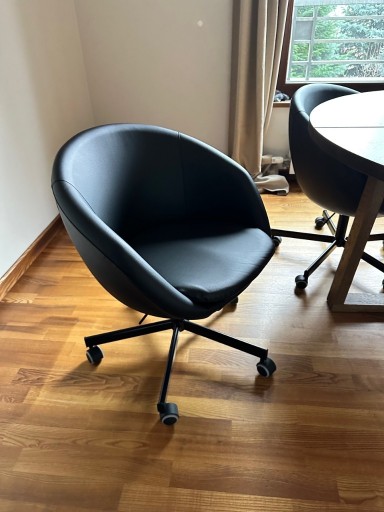 Zdjęcie oferty: Komplet 4 krzeseł na kółkach, biuro/dom, nowe!