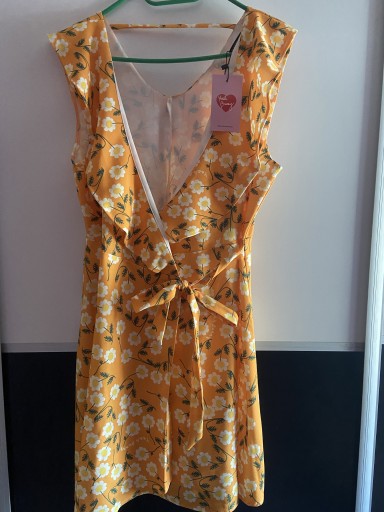Zdjęcie oferty: Kopertowa sukienka w stokrotki 