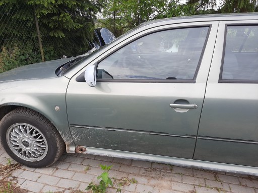 Zdjęcie oferty: skoda octavia 1 dzrzwi przednie lewe komplete