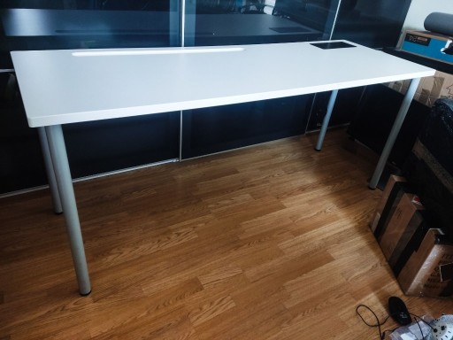 Zdjęcie oferty: Nowe biurko z gniazdkami chowanymi jak ikea