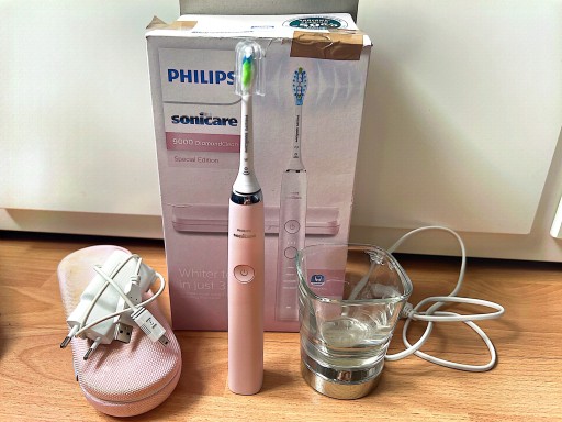 Zdjęcie oferty: Szczoteczka soniczna Philips DiamondClean HX9362