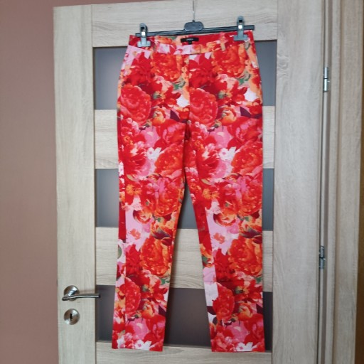 Zdjęcie oferty: Spodnie cygaretki kwiaty 