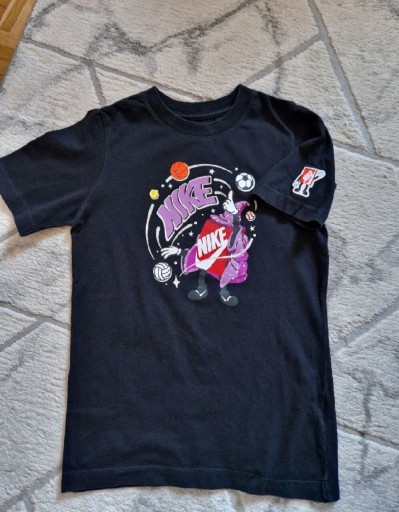 Zdjęcie oferty: Bawełniany T-shirt / koszulka dla chłopca firmy NIKE roz 128/ 137