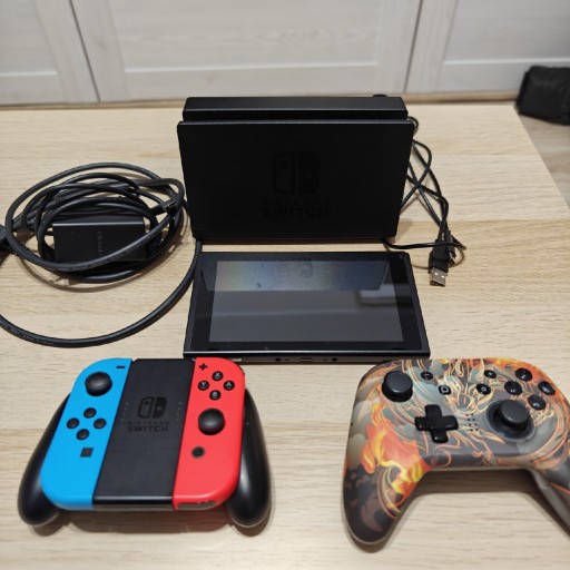 Zdjęcie oferty: Konsola Nintendo Switch gra + pad 