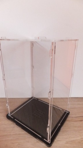 Zdjęcie oferty: Gablotka dla hełmu Kpt. Rexa.