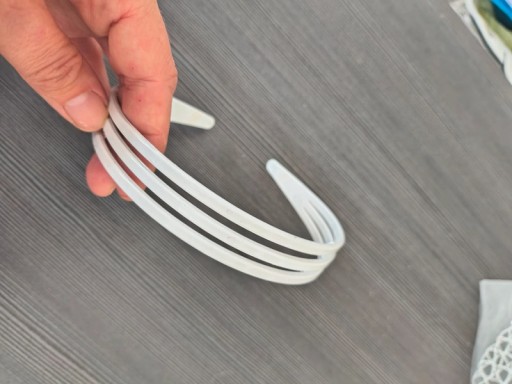 Zdjęcie oferty: Plastikowa opaska przepaska Biała potrójna