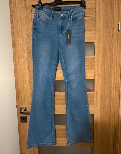 Zdjęcie oferty: Vero Moda spodnie jeansy dzwony flare M nowe