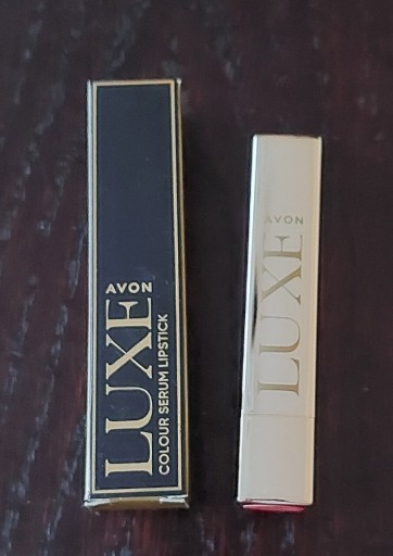 Zdjęcie oferty: Avon Luxe szminka z serum 