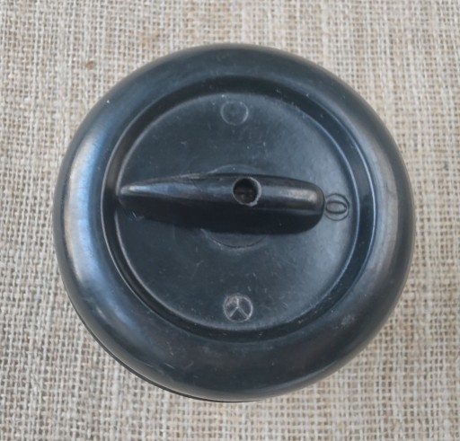 Zdjęcie oferty: Wyłącznik bakelitowy 12 cm, natynkowy, retro