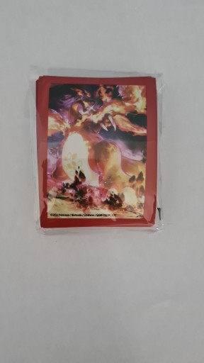 Zdjęcie oferty: Pokémon Charizard Ultra Premium koszulki sleeves