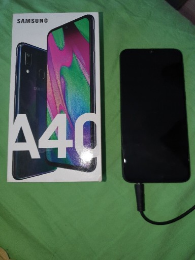 Zdjęcie oferty: Samsung Galaxy a40 niebieski