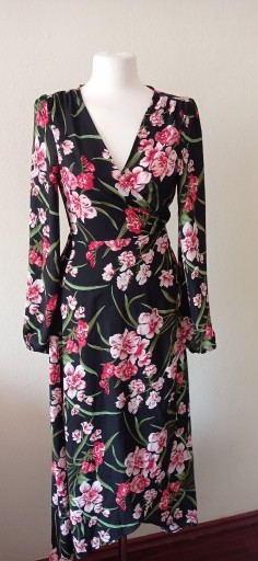 Zdjęcie oferty: Kopertowa sukienka w kwiatowe wzory