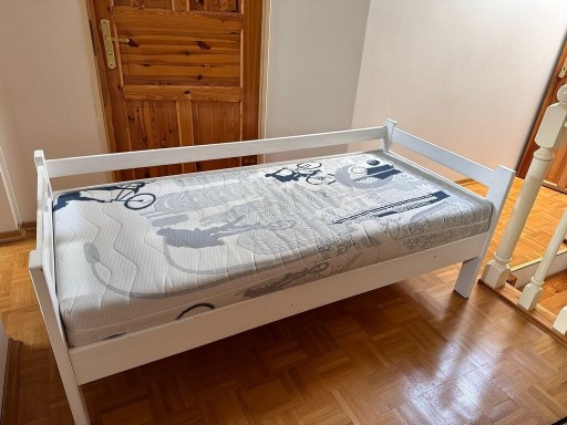 Zdjęcie oferty: Łóżko drewniane + materac HildingBreakdance 180x80