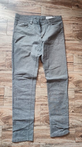 Zdjęcie oferty: Spodnie jeansy RESERVED roz.31