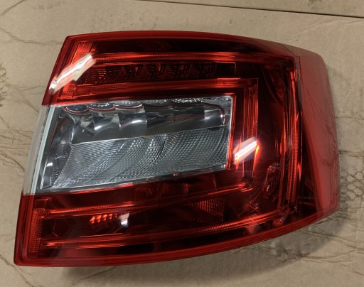 Zdjęcie oferty: Lampa tył Skoda Octawia sedan lll