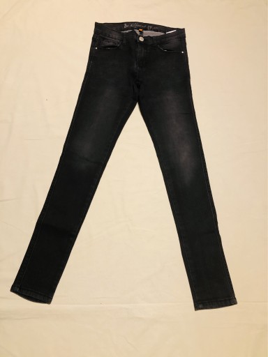 Zdjęcie oferty: Spodnie jeansowe chłopięce 158
