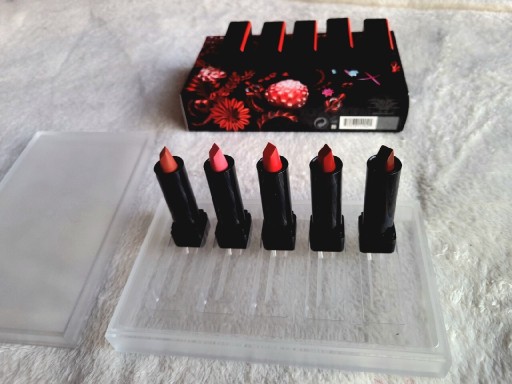Zdjęcie oferty: Zestaw pięciu szminek Shiseido 5 × 2.5g