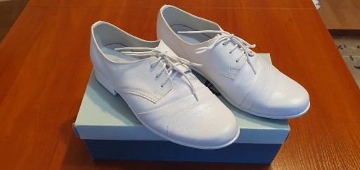Zdjęcie oferty: Buty komunijne chłopięce białe rozmiar 32